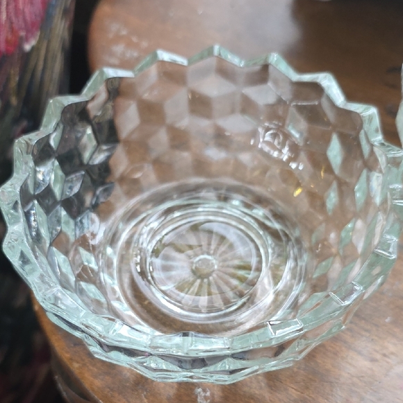 Elegant Clear Glass Candle Holder - Picture 4 of 4